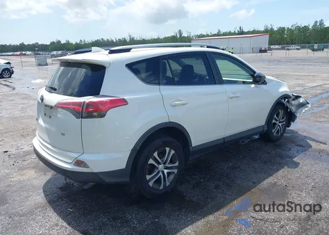 2017 Toyota Rav4 Le z USA, uszkodzony, nr VIN JTMZFREV9HJ703648